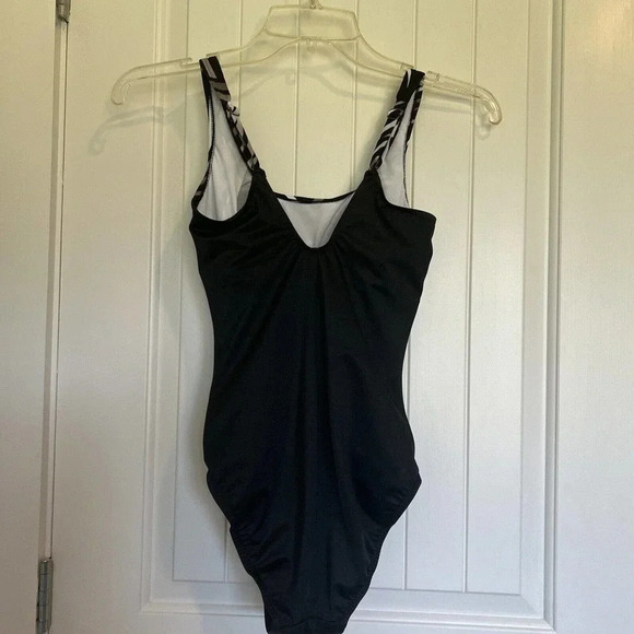 Trimshaper Size 6 animal print One Piece Swimsuit Top Built In Padded Bra EUC - Picture 2 of 12